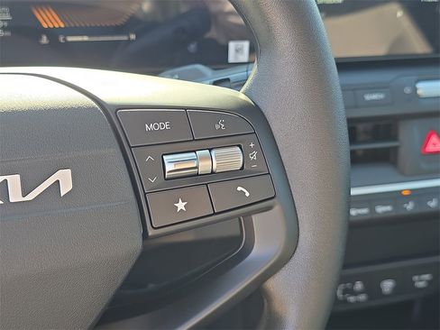 New 2025 Kia K4 LXS image 33