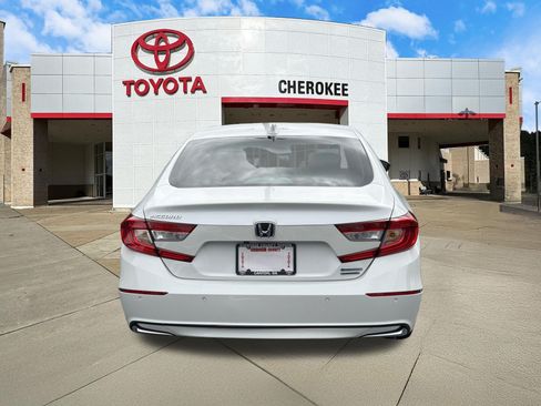 Used 2022 Honda Accord Touring image 6