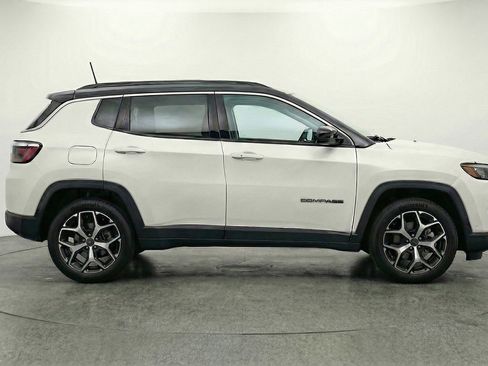Used 2025 Jeep Compass Limited image 11