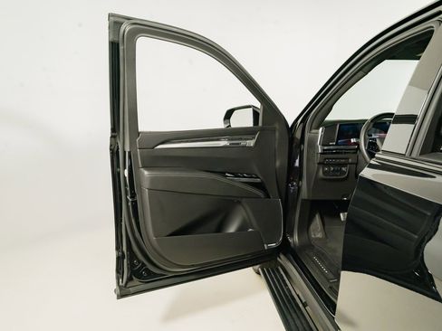 Used 2025 Cadillac Escalade V AWD/4WD image 16