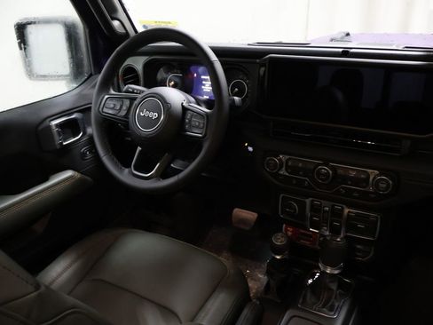New 2026 Jeep Gladiator Mojave AWD/4WD image 18