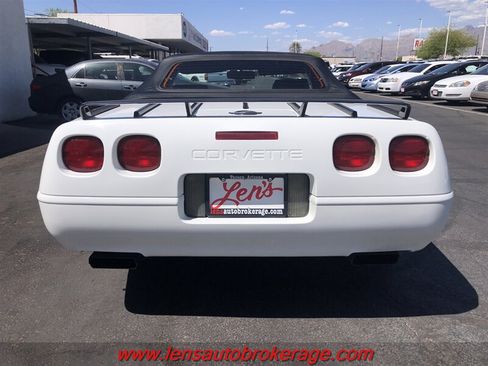 Used 1992 Chevrolet Corvette Convertible RWD image 9