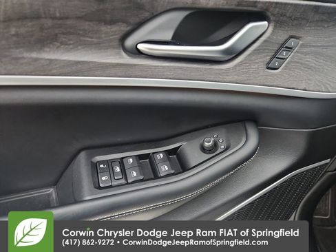 Certified 2023 Jeep Grand Cherokee Limited w/ Black Appearance Package image 21