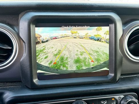 Used 2023 Jeep Wrangler Unlimited Rubicon 4xe w/ Cold Weather Group AWD/4WD image 15