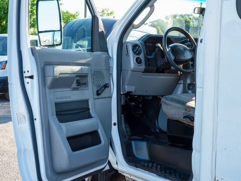Used 2017 Ford E-450 and Econoline 450 Super Duty w/ Shuttle Bus Prep Package RWD image 7