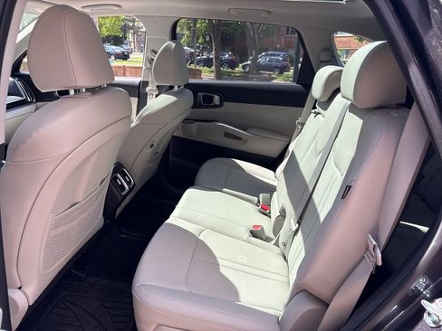 Certified 2025 Kia Sorento S w/ Panoramic Sunroof Package FWD image 7