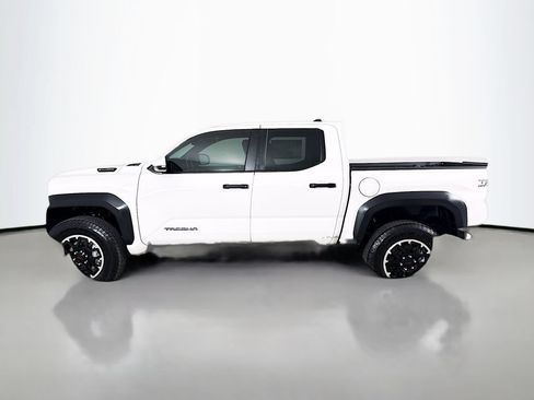 Certified 2025 Toyota Tacoma TRD Off-Road AWD/4WD image 4