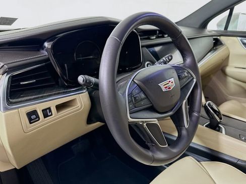 Used 2018 Cadillac XT5 AWD image 11