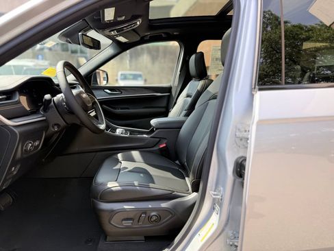 New 2026 Jeep Grand Cherokee L Limited AWD/4WD image 19