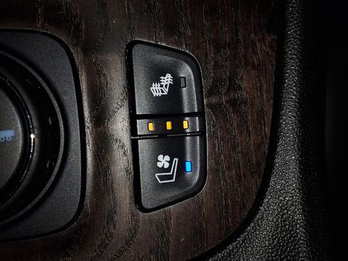 Used 2023 GMC Acadia Denali w/ Denali Ultimate Package image 14