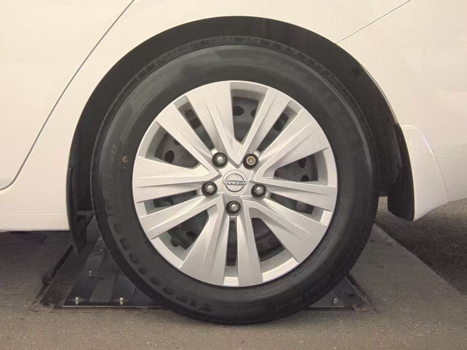 Used 2024 Nissan Sentra S FWD image 8