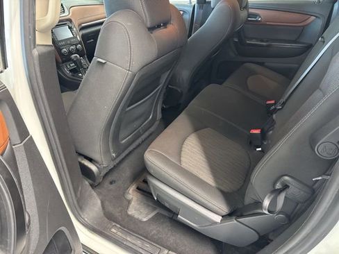 Used 2015 Chevrolet Traverse LT image 19