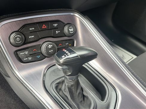 Used 2018 Dodge Challenger SXT RWD image 15