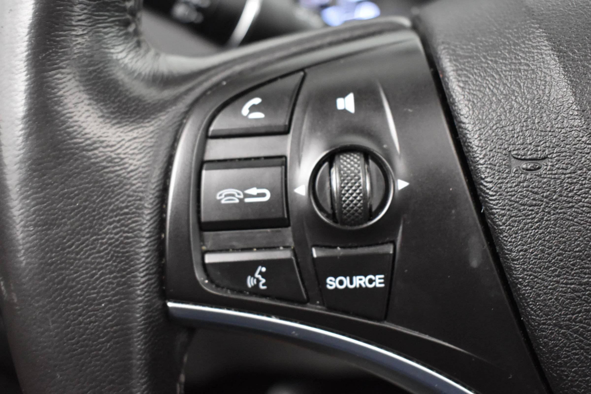 Used 2016 Acura MDX w/ Technology Package FWD image 25