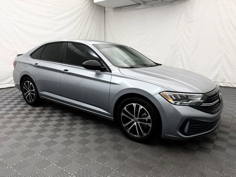 Used 2022 Volkswagen Jetta Sport image 3