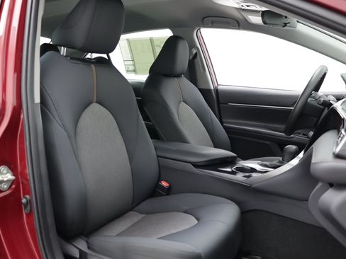 Used 2020 Toyota Camry LE FWD image 40