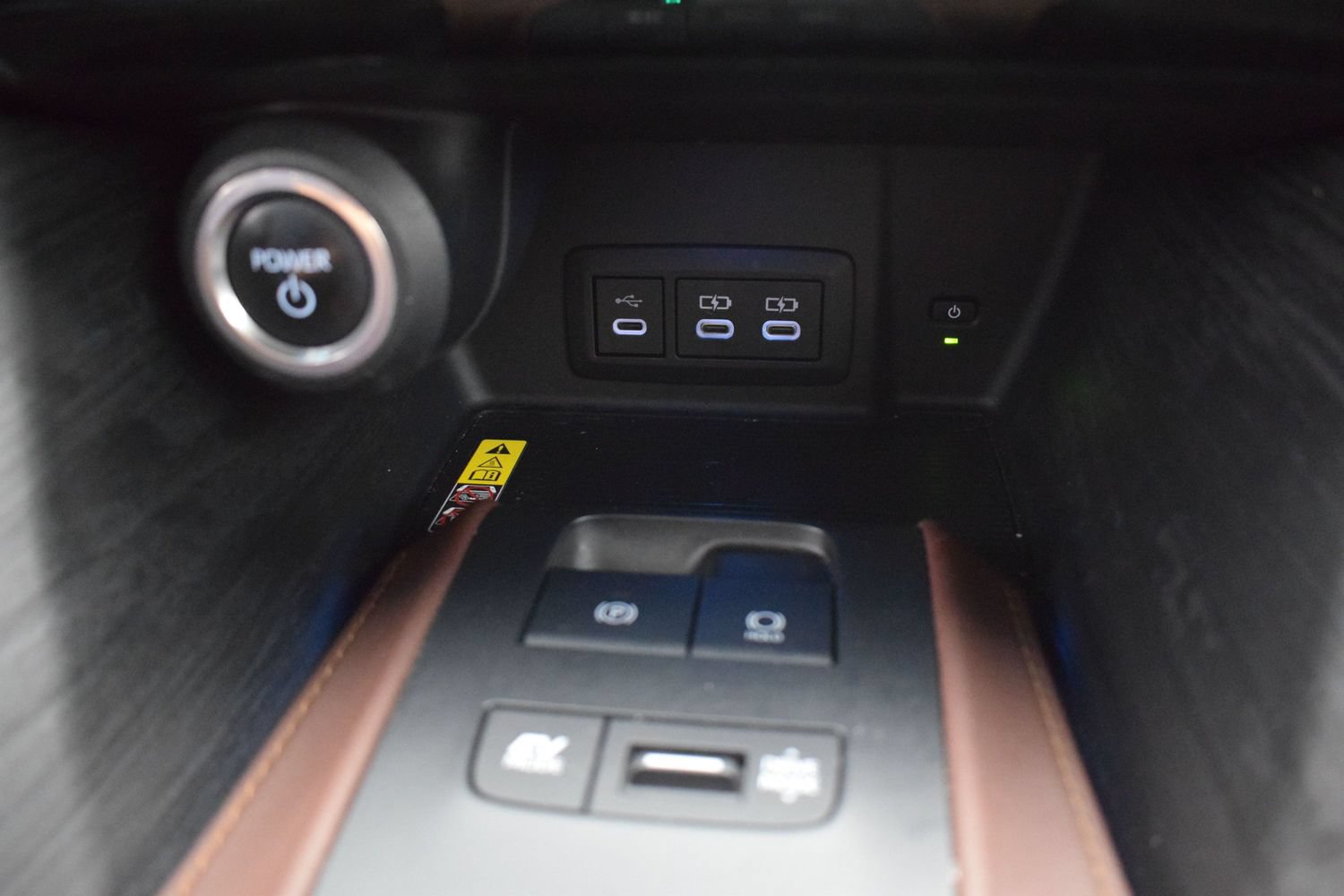 Used 2023 Toyota Venza Limited AWD/4WD image 19