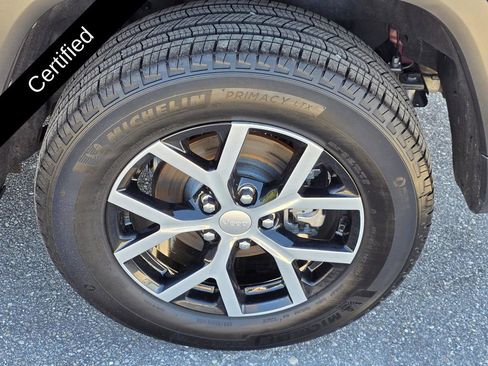 Used 2025 Jeep Grand Cherokee Limited image 40