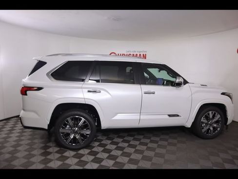 Used 2025 Toyota Sequoia Capstone AWD/4WD image 18