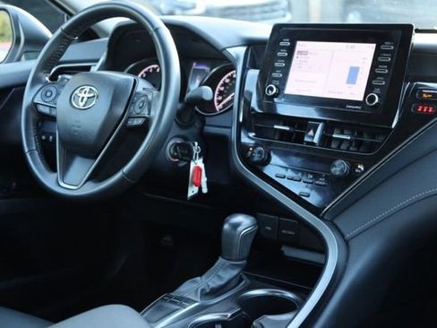 Used 2024 Toyota Camry SE image 33