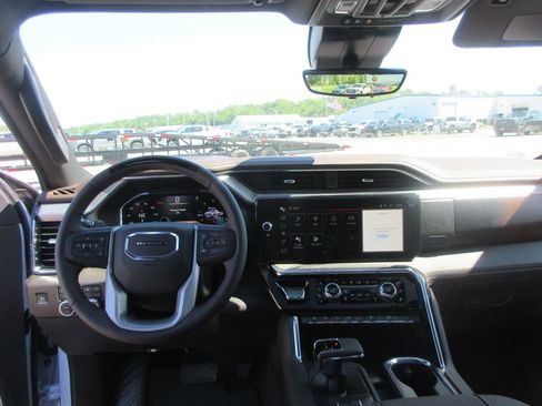 New 2026 GMC Sierra 1500 Denali AWD/4WD image 17