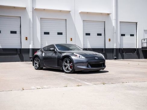 Used 2010 Nissan 370Z Touring w/ Sport Pkg RWD image 13