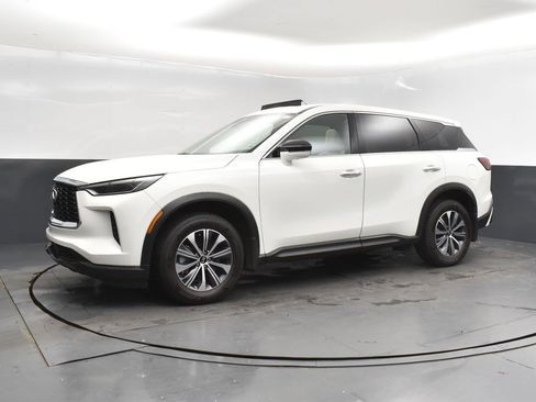 Certified 2023 INFINITI QX60 Pure image 3