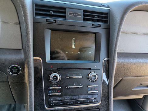 Used 2017 Lincoln Navigator L Select image 28