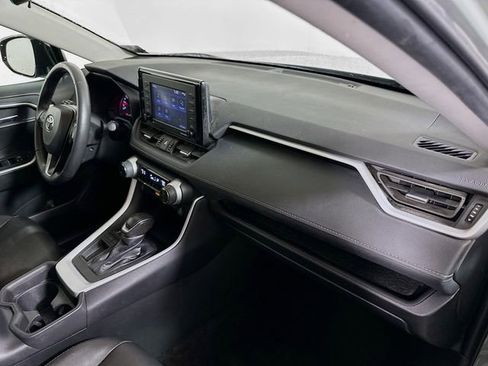 Used 2021 Toyota RAV4 XLE Premium image 31