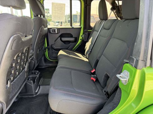 Used 2019 Jeep Wrangler Unlimited Rubicon w/ Cold Weather Group AWD/4WD image 20