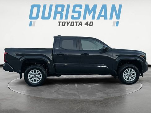 Certified 2025 Toyota Tacoma SR5 AWD/4WD image 9