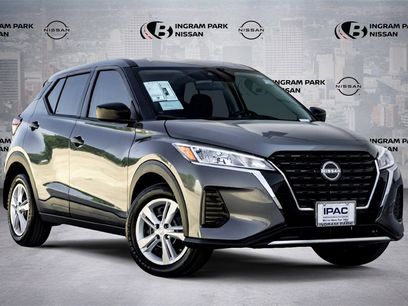 New 2025 Nissan Kicks Play S