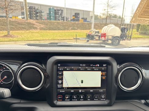 Used 2020 Jeep Wrangler Unlimited Sahara image 28