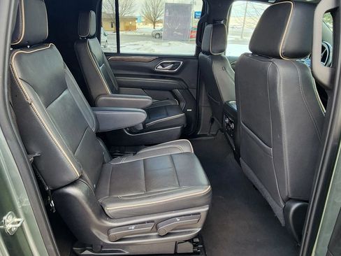 Used 2023 Chevrolet Suburban Premier image 18