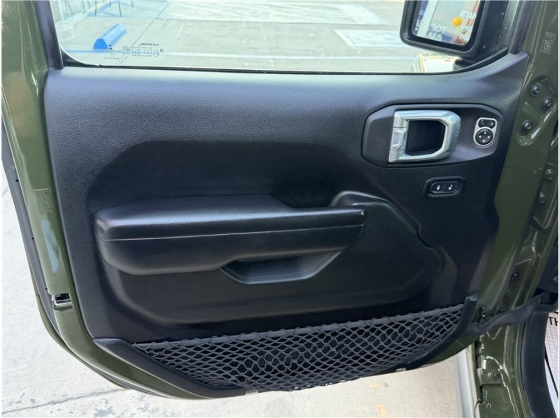 Used 2021 Jeep Wrangler Unlimited Rubicon AWD/4WD image 17