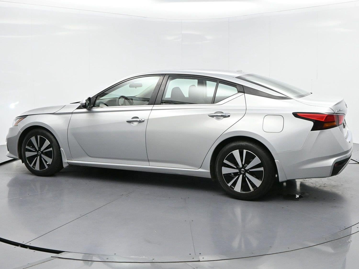 Used 2022 Nissan Altima 2.5 SV FWD image 5