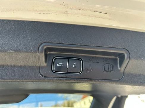 Used 2021 Ford Explorer XLT w/ Equipment Group 202A AWD/4WD image 12
