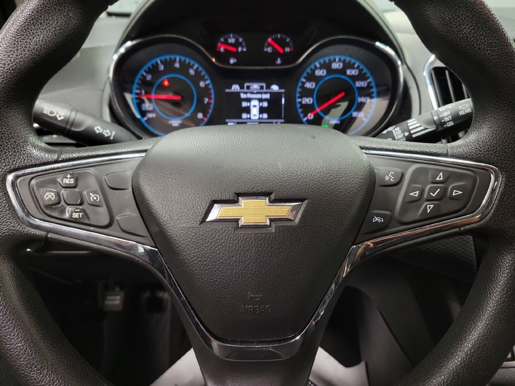 Used 2017 Chevrolet Cruze LT w/ Convenience Package FWD image 15