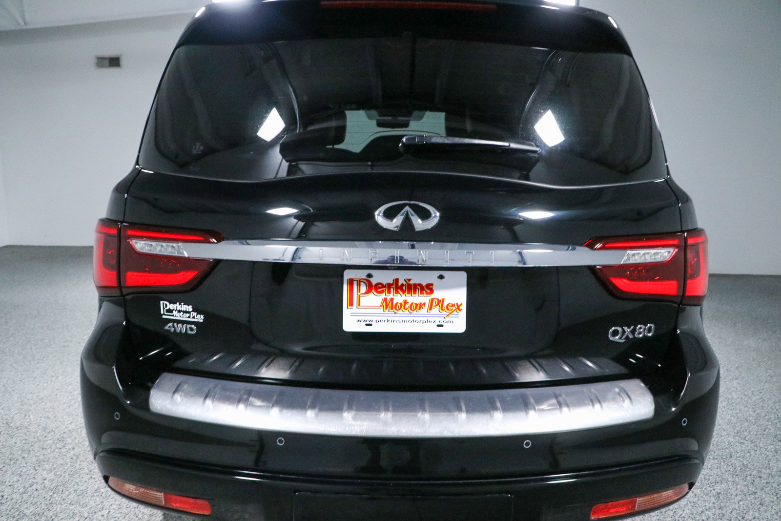 Used 2023 INFINITI QX80 Sensory w/ Cargo Package AWD/4WD image 8