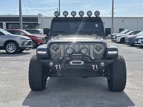 Used 2018 Jeep Wrangler Unlimited Sahara AWD/4WD image 8