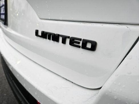 Used 2023 Jeep Grand Cherokee Limited w/ Luxury Tech Group II image 12