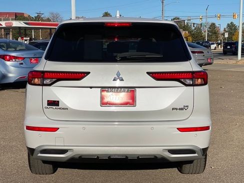 Used 2024 Mitsubishi Outlander 4WD Plug-In Hybrid image 4