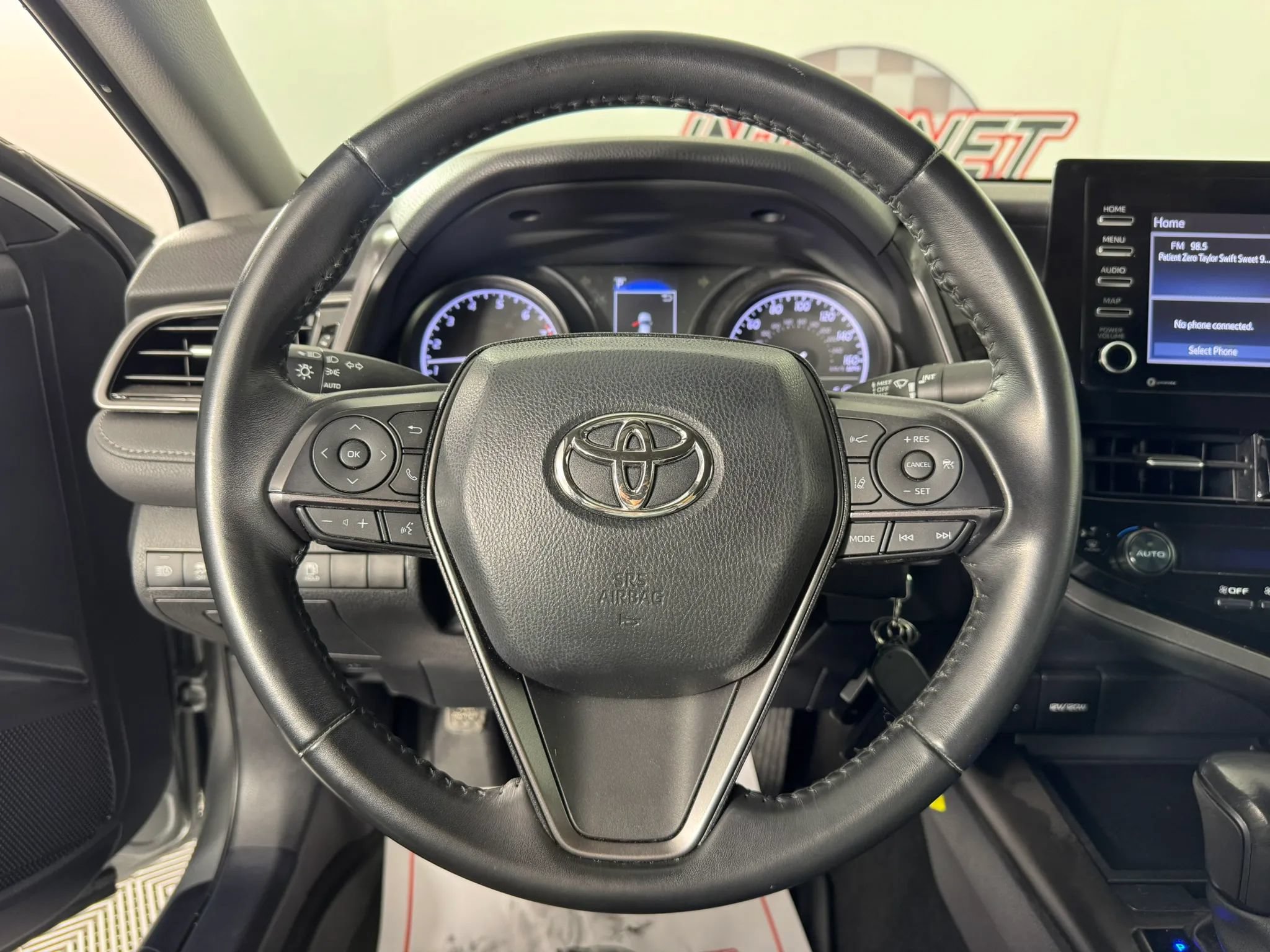 Used 2023 Toyota Camry SE FWD image 13