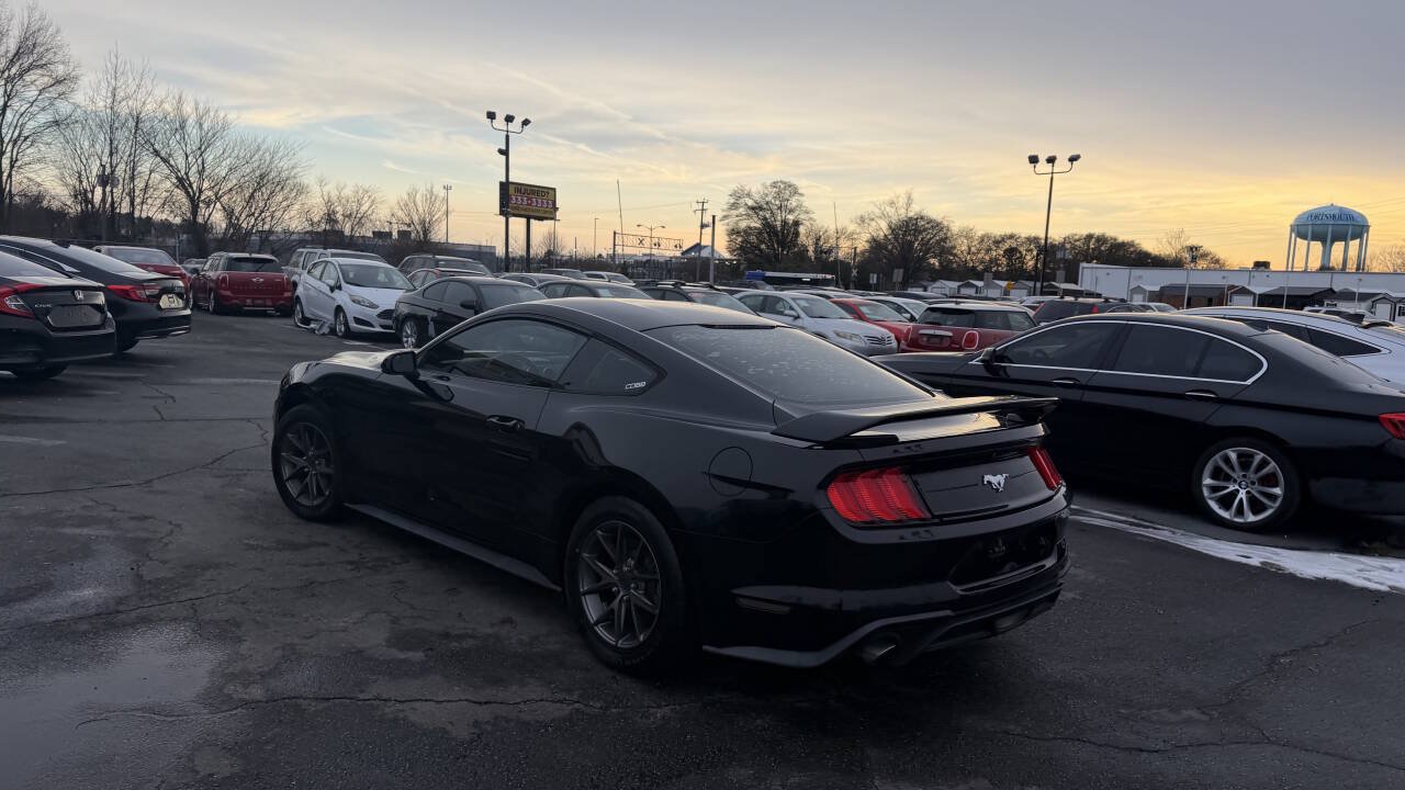 Used 2018 Ford Mustang Coupe RWD image 16