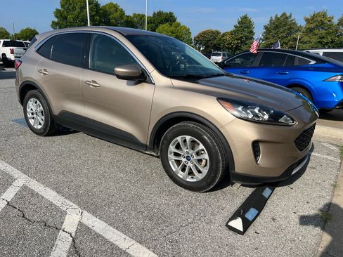 Used 2021 Ford Escape SE FWD image 5
