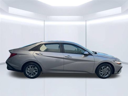Used 2024 Hyundai Elantra SEL FWD image 6