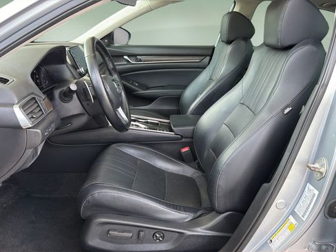 Used 2018 Honda Accord Touring image 16