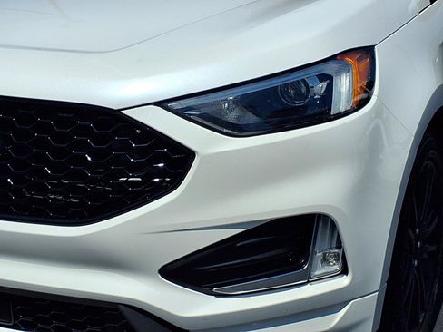 Used 2020 Ford Edge ST-Line w/ Cold Weather Package AWD/4WD image 29