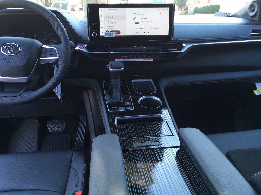 New 2026 Toyota Sienna XLE Woodland Edition AWD/4WD image 25