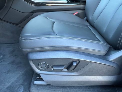New 2025 Audi Q8 Premium image 10